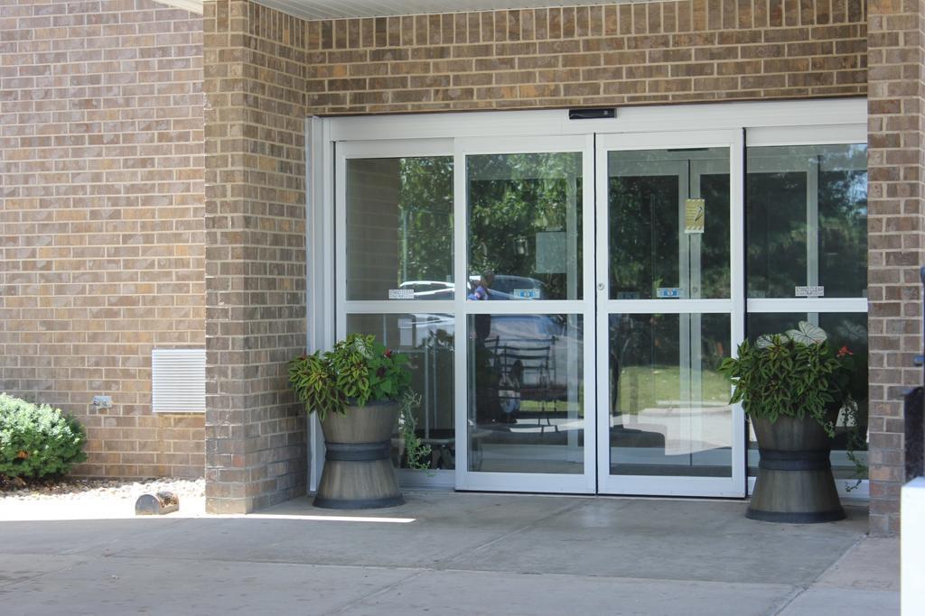 Hotel Super 8 By Wyndham Adrian Exterior foto